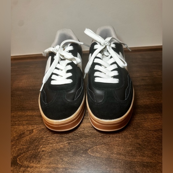 Luck Step Black and White Women's Platform Sneakers - Picture 5 of 10